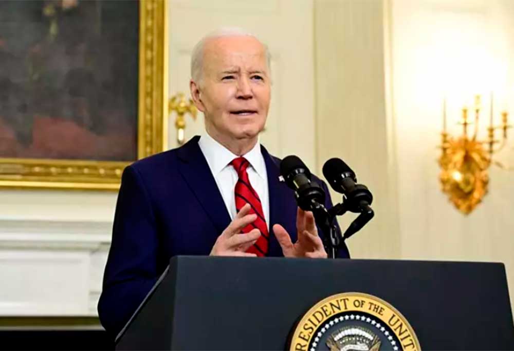 Biden signs military aid package for Ukraine and Israel after months of negotiations – Caretas